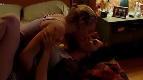 Megan Fox Amanda Seyfried Lesben Kiss Jennifers Body