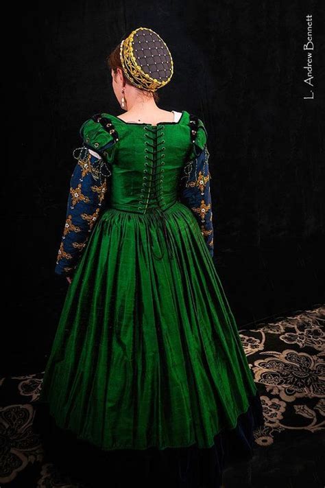 This renaissance dress with trumpet sleeves is brilliantly noble. Renaissance Dress, Tudor, Elizabethan, Costume, Bridal ...
