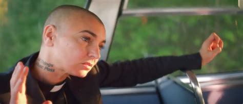 After years of speculation, irish musician sinéad o'connor has revealed her rationale behind her infamous saturday night live appearance in which she destroyed a photo of the pope. Sinead O'Connor openhartig | Top 40-nieuws