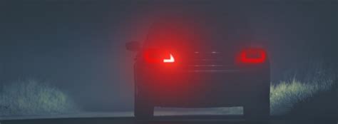 Viele autofahrer wissen wohl nicht, wann man die nebelschlussleuchte benutzen darf. So wird die Nebelschlussleuchte richtig genutzt ...