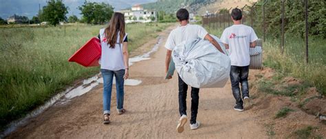 Doctors without borders (dwb) is a humanitarian organization that was founded in 1971 by a group of doctors and journalists. Countries | Doctors Without Borders - USA