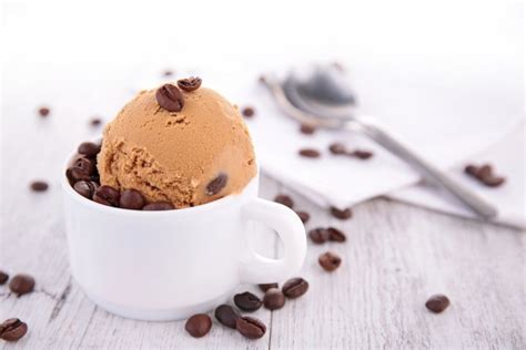 Variasinya pun banyak, seperti klasik, dengan susu nabati, dengan sirup, cokelat, dan masih banyak lainnya. 9+ Rekomendasi Resep Minuman Segar dari Kopi yang Pas ...
