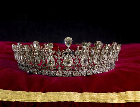 Victorias Emerald Tiara From Albert And Fife Tiara To Go On Display At