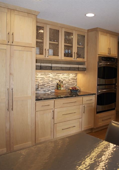 How a professional transforms kitchen cabinets. Kitchens with Light Maple Cabinets 2021 in 2020 | Wooden ...