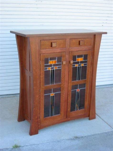 Arts and crafts style seeks to return to fine craftsmanship and create a balanced environment. Display Cabinet With Leaded Glass Doors | Craftsman ...