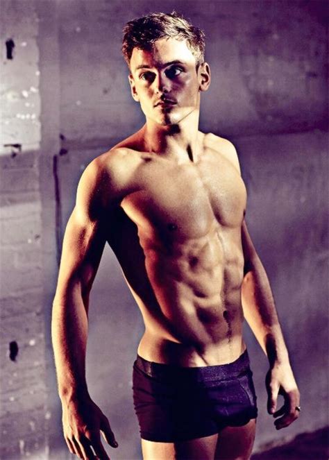Tom Daley Goes Shirtless For Calendar Shoot The Fashionisto