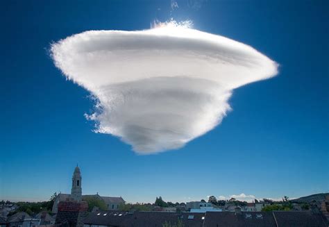 Found Cloud Ufos Invade Cape Town Lenticular Clouds Clouds Natural