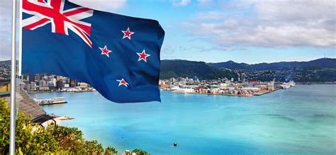 It consists of two main landmasses—the north island and the south island. Características do Relevo da Nova Zelândia | Meio Ambiente ...