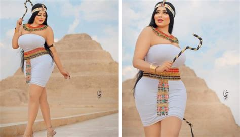 Check spelling or type a new query. اعتقال مصور التقط صوراً لعارضة أزياء في الأهرامات المصرية ...