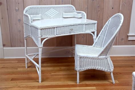 This wicker desk chair with wheels graphic has 18 dominated colors, which include sunny pavement, silver, fife, weathered leather, tamarind, cape palliser, aged. Antique Deco Wicker Desk and Chair