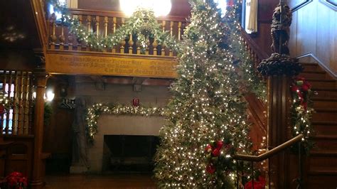 Massillon Womans Club Hosts Holiday Stroll Of Historic Home