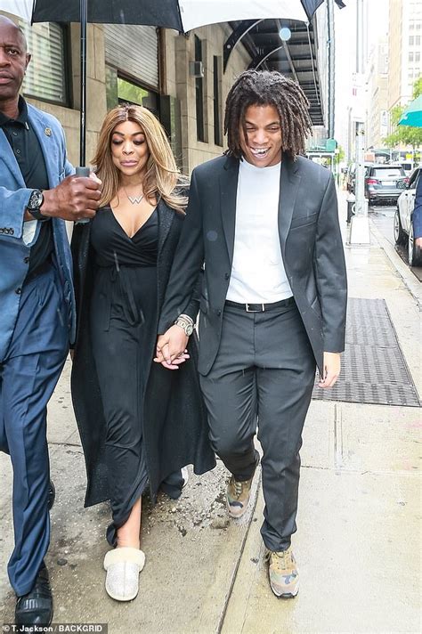 Wendy Williams Is Shopping Her Tell All Story To Tv Networks As She