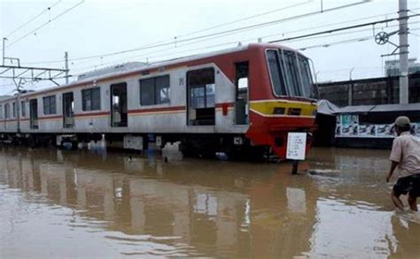 Sejumlah Lintasan Kereta Tergenang Banjir, KRL Bogor - Angke sampai