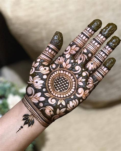 Beautiful Floral Mehndi Design For Festive Season On Your Palm K4 Fashion