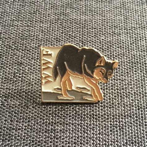 Wwf Pin Wolf Ts Vintage 1980s Pin Badge World Wildlife Etsy Wwf