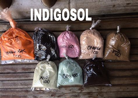 Yang dimaksud bahan kimia adalah segala sesuatu yang mempunyai wujud gas, cair, atau padat dan mempunyai sifat kimia. Jenis-Jenis Pewarna Batik Sintetis - Artikel Tentang Batik