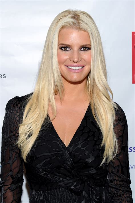 Jessica Simpson Flaunts Ridiculously Toned Bod Look At Those Legs In