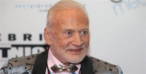 Buzz aldrin lives in california. Buzz Aldrin Biography - Childhood, Life Achievements ...