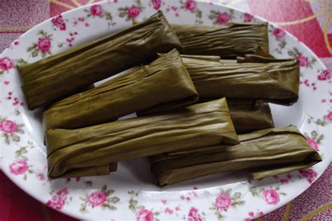 Ada yang begitu bersemangat merawat dan memanen ubi kayu, namun ketika panen mengalami kerugian karena tidak sesuai dengan. Lepat Ubi Kayu