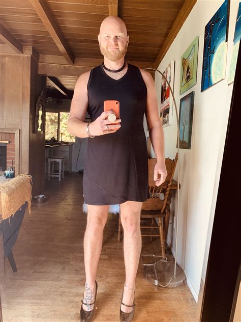 Man Skirt, Dress Skirt, Shirt Dress, T Shirt, Guys In Skirts, Men High