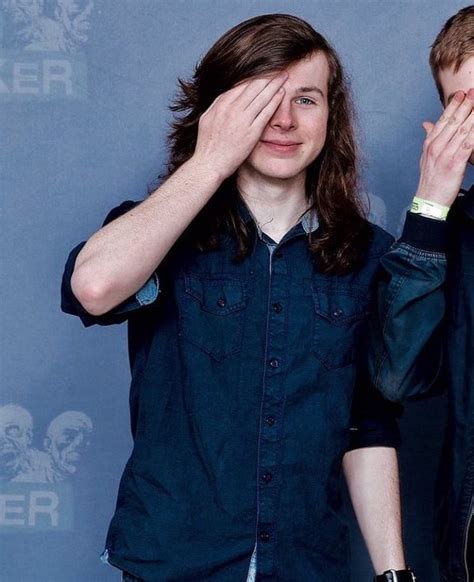 Pin By Pau On The Walking Dead Carl Grimes Chandler Riggs Pretty People