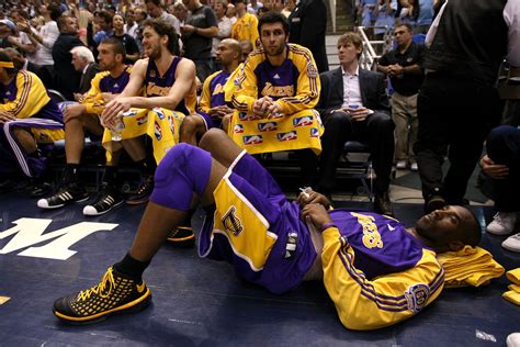 Kobe Bryant Why He Needs To Retire After This Season News Scores