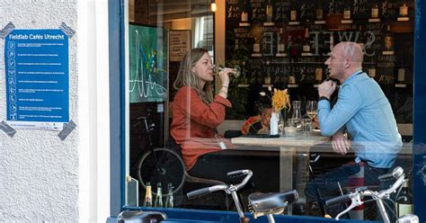 Het kabinet zou zich vorige week al buigen over nieuwe versoepelingen, maar vanwege de druk op de ziekenhuizen ging dat niet door. Grote steden bereiden zich voor op versoepelingen ...