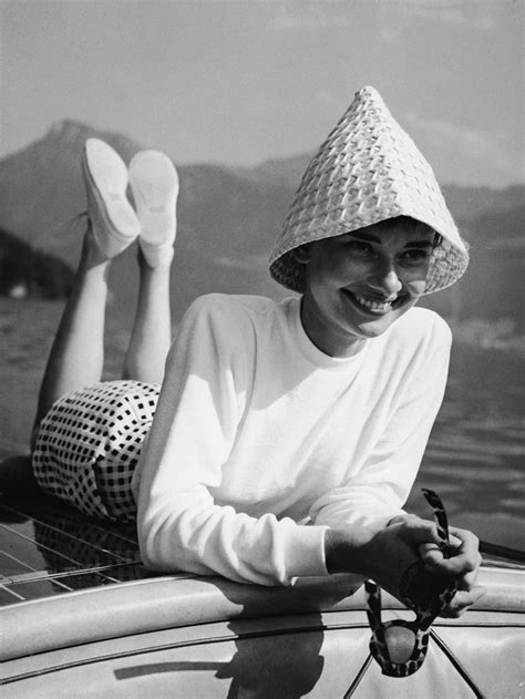 Audrey Hepburn Style: Classic Ways to Wear Flat Shoes Like the Style