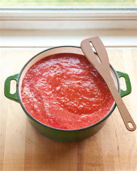How To Make Tomato Sauce With Fresh Tomatoes 3 Ingredient Recipe Kitchn