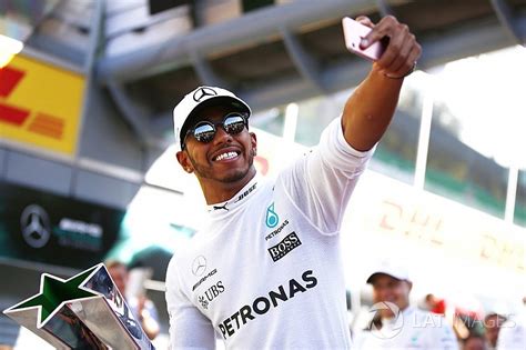 I 100 metri alle olimpiadi del 1984. Formel 1: Lewis Hamilton spricht über Frau und Kinder