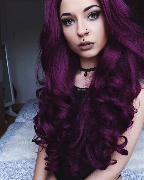 Существуют разнообразные фиолетовые оттенки волос на фото можно