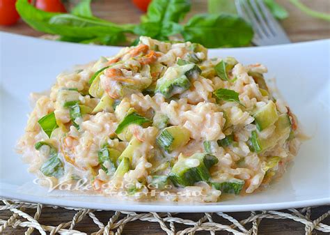 Aprite delicatamente il fiore e asportate il pistillo che si trova al centro. Risotto cremoso con zucchine e fiori di zucca