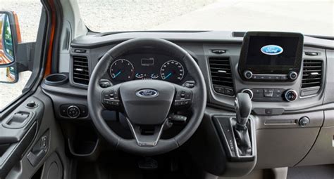 Der innenraum des ford transit connect ist so gestaltet, dass er gleichermaßen komfort und maximalen raum bietet. Innenraum Cockpit Ford Transit Custom — AMZGruppe