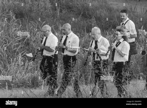 Niños Orando Orando Imágenes De Stock En Blanco Y Negro Página 2 Alamy