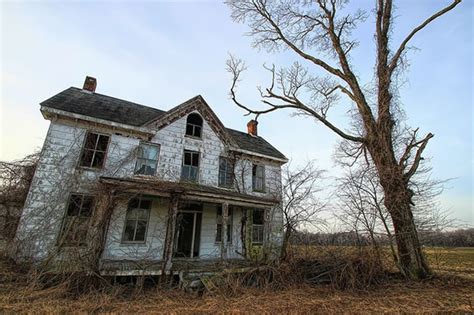 18 Hauntingly Beautiful Abandoned Houses Riot Daily