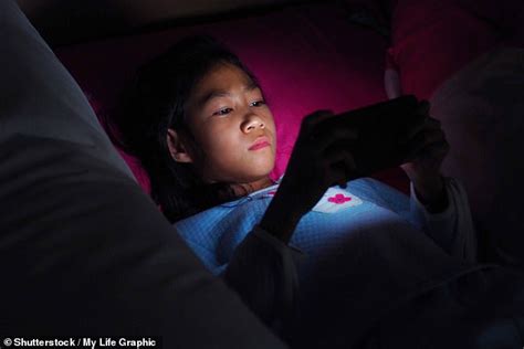 Children Aged Just Six Suffering Sleep Loss From Using Gadgets Daily