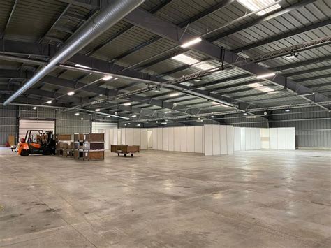 De sportloods is 2.100 m2 groot en beschikt over de nodige sanitaire voorzieningen. Vaccinatiecentrum eerstelijnszone Noorderkempen in volle ...