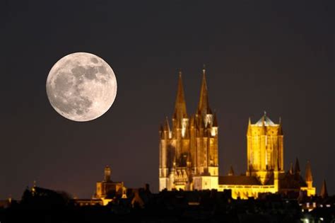 The final supermoon of 2020 will reach its peak at 6:45 a.m. Supermoon 2020: When is the next Supermoon - How to see ...