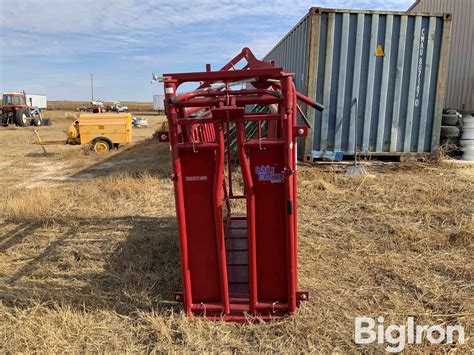 Tarter Cattle Master 3 Series Squeeze Chute BigIron Auctions