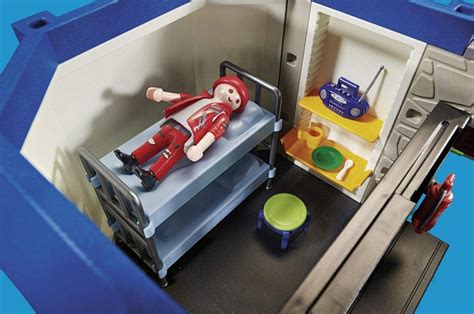 It should not be confused with the french appointment of armed forces commissary (commissaire des armées) which is an administrative military position. Poste de police avec policiers et cambrioleur Playmobil ...