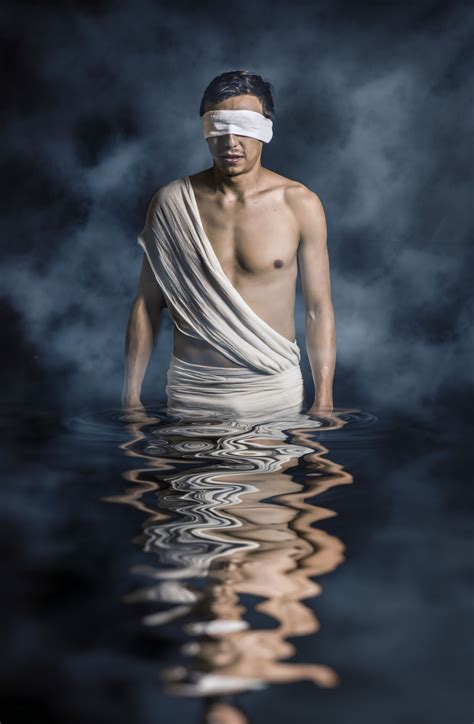 Fotos gratis hombre agua persona fotografía mojado oscuro masculino modelo reflexión