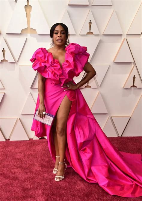 The Biggest Fashion Statements On The 2022 Oscars Red Carpets