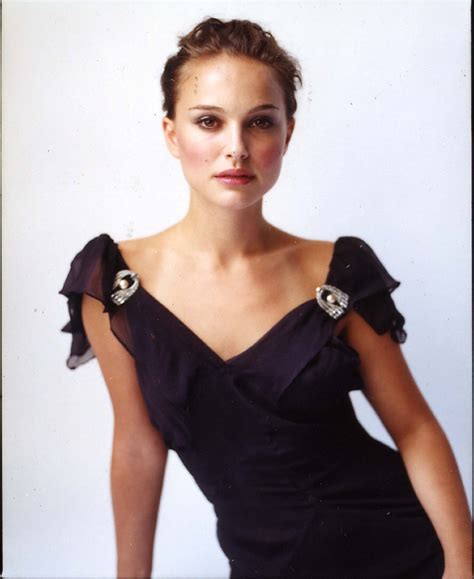 See the dress the star wore to the premiere back in 1999. Natalie Portman (With images) | Natalie portman, Natalie ...
