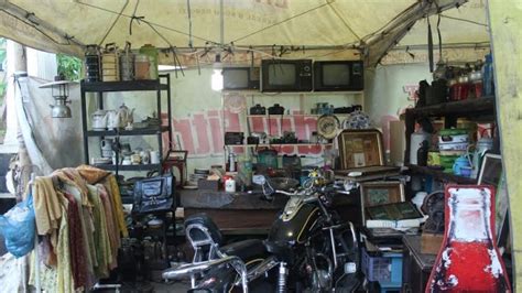 Wisata Belanja Barang Antik Di Pasar Klitikan Kota Lama Semarang Koleksinya Mencengangkan