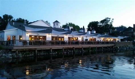 10 Lolas Lakehouse Waconia Lakeside Restaurant Waterfront