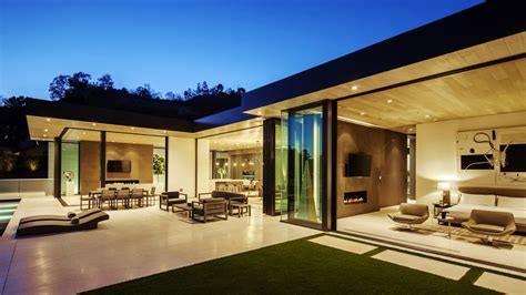 Warm Comfortable Modern Contemporary Luxury Residence In Los Angeles