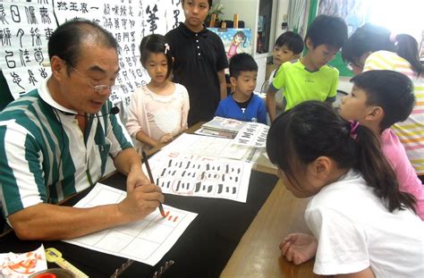 尋找大邱5大美食 在錫隊 劉在錫、池錫辰、iu 鍾國隊 金鍾國、gary、申奉仙 哈哈隊 哈哈、宋智孝、李光洙 奪得個人running ball 在錫隊及鍾國隊勝出 哈哈隊穿紅色內衣到大邱市廳擔任電梯服務員 註：宣傳2011年世界田徑錦標賽: 永信國小書法班 寫出神采 | 中華日報|中華新聞雲