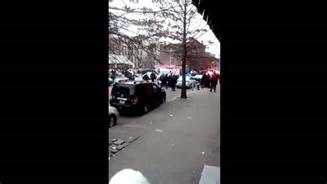 Watch Ismaaiyl Brinsley Shoots 2 Nypd Officers Video
