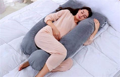 The 4 Best Body Pillows For Side Sleepers Side Sleeper Pillow Comfortable Pillows Side