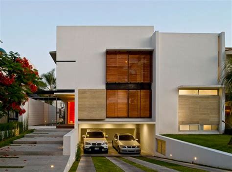 Materialen schafft eine angenehme atmosphäre. Einfamilienhaus mit tiefgarage bauen | Moderne garage ...